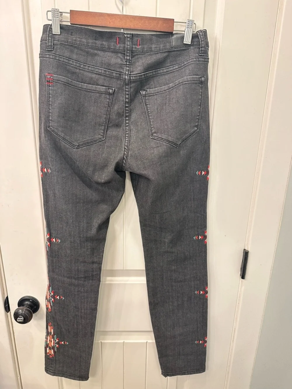 BDG High Rise Cigarette Ankle Jeans Embroidered Southwest Boho 28 - Picture 3 of 5